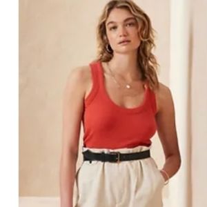 BANANA REPUBLIC RIBBED SCOOP NECK TANK